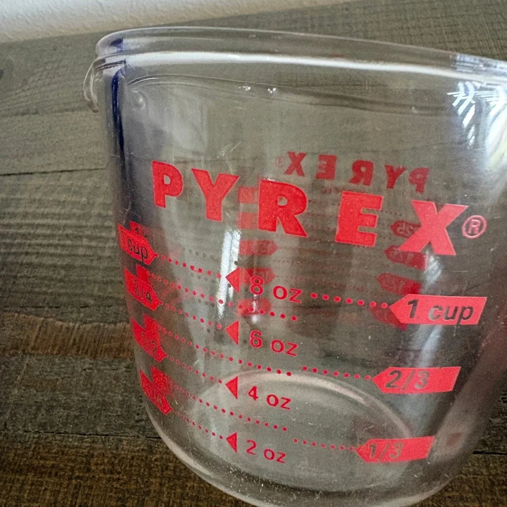 Pyrex glass measuring